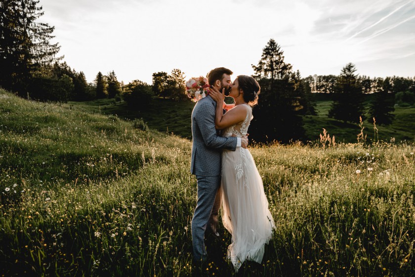 Brautpaar im Sonnenuntergang