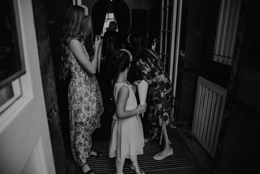 Blumenmädchen bei standesamtlicher Trauung