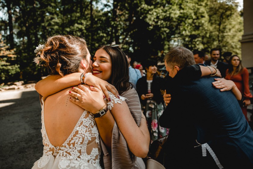 Gratulationen nach Trauung im Schloss Freudenberg