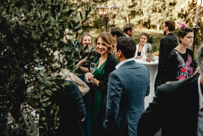 Hochzeitsgäste in der Hubertushütte in Wiesbaden