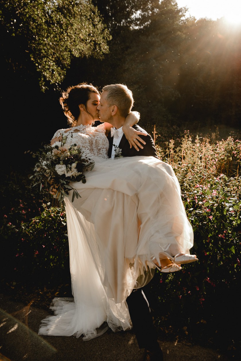 Natürliche Hochzeitsfotos in der Hubertushütte in Wiesbaden