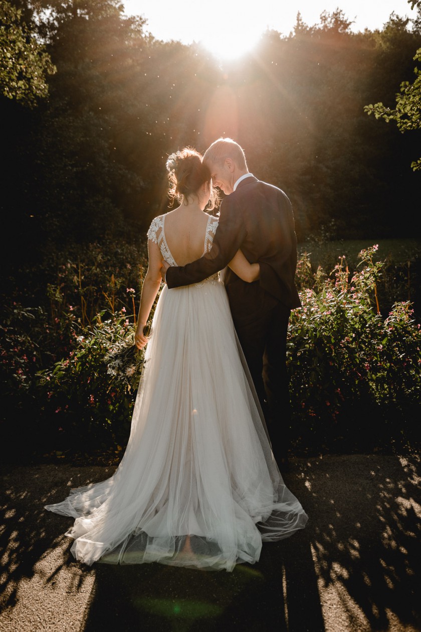 Natürliche Hochzeitsfotos in der Hubertushütte in Wiesbaden